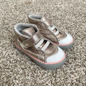 Size 6 / Toddler Girl See Kai Run Sneakers